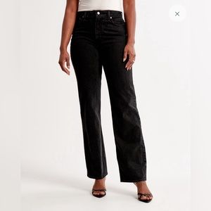 ABERCROMBIE- Curve Love High Rise 90s Relaxed Jean Black- 6/28
